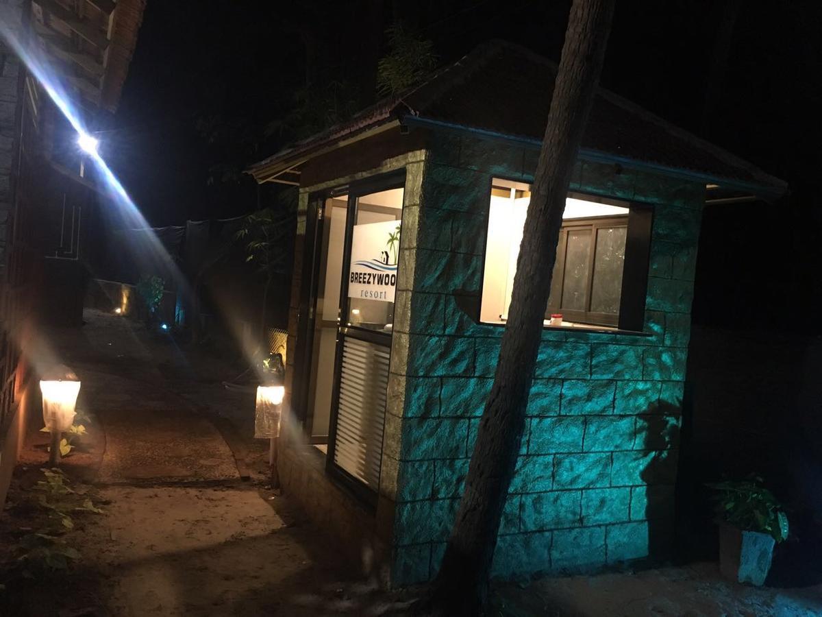 Breezywood Resort Malvan Luaran gambar
